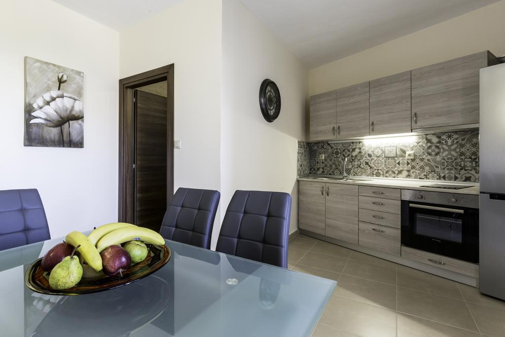 Lyristis Dinos Studios & Apartments Faliraki Exterior photo