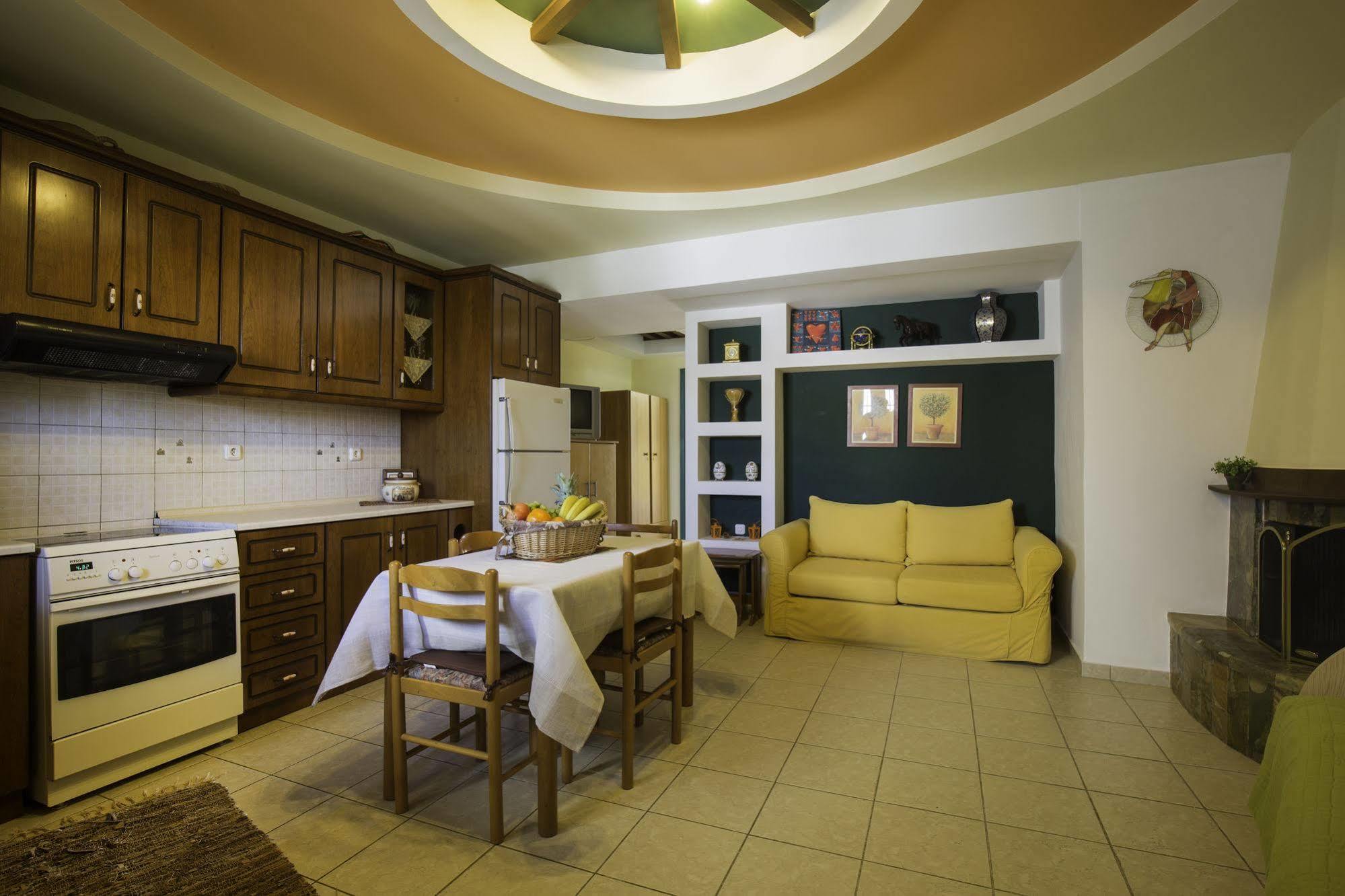 Lyristis Dinos Studios & Apartments Faliraki Exterior photo