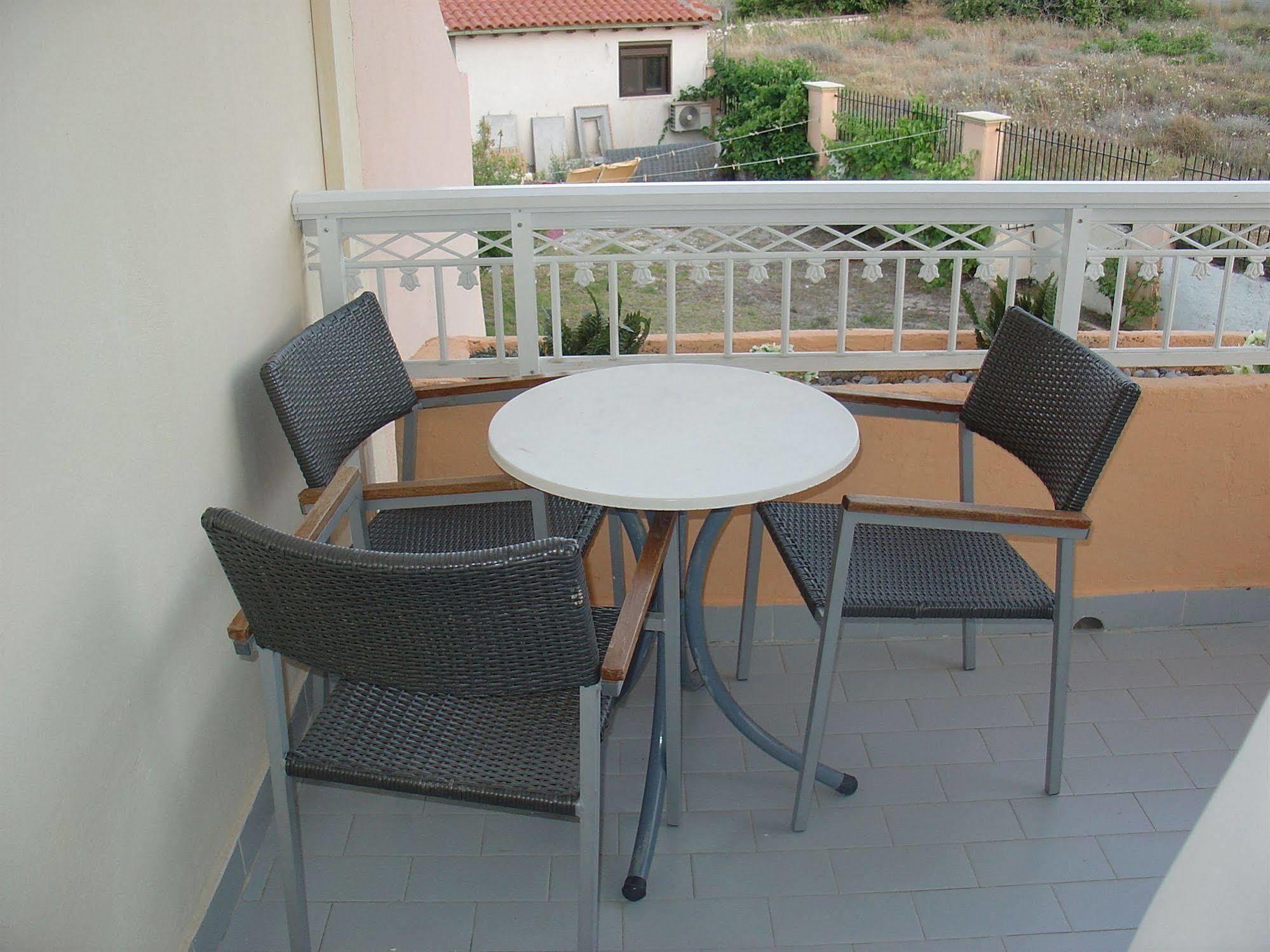 Lyristis Dinos Studios & Apartments Faliraki Exterior photo